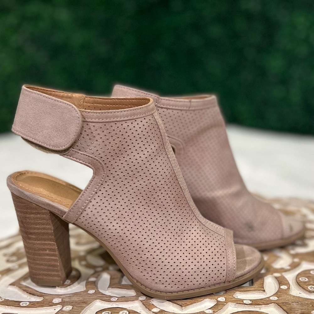 Tan open toe ankle heel boots, size 7